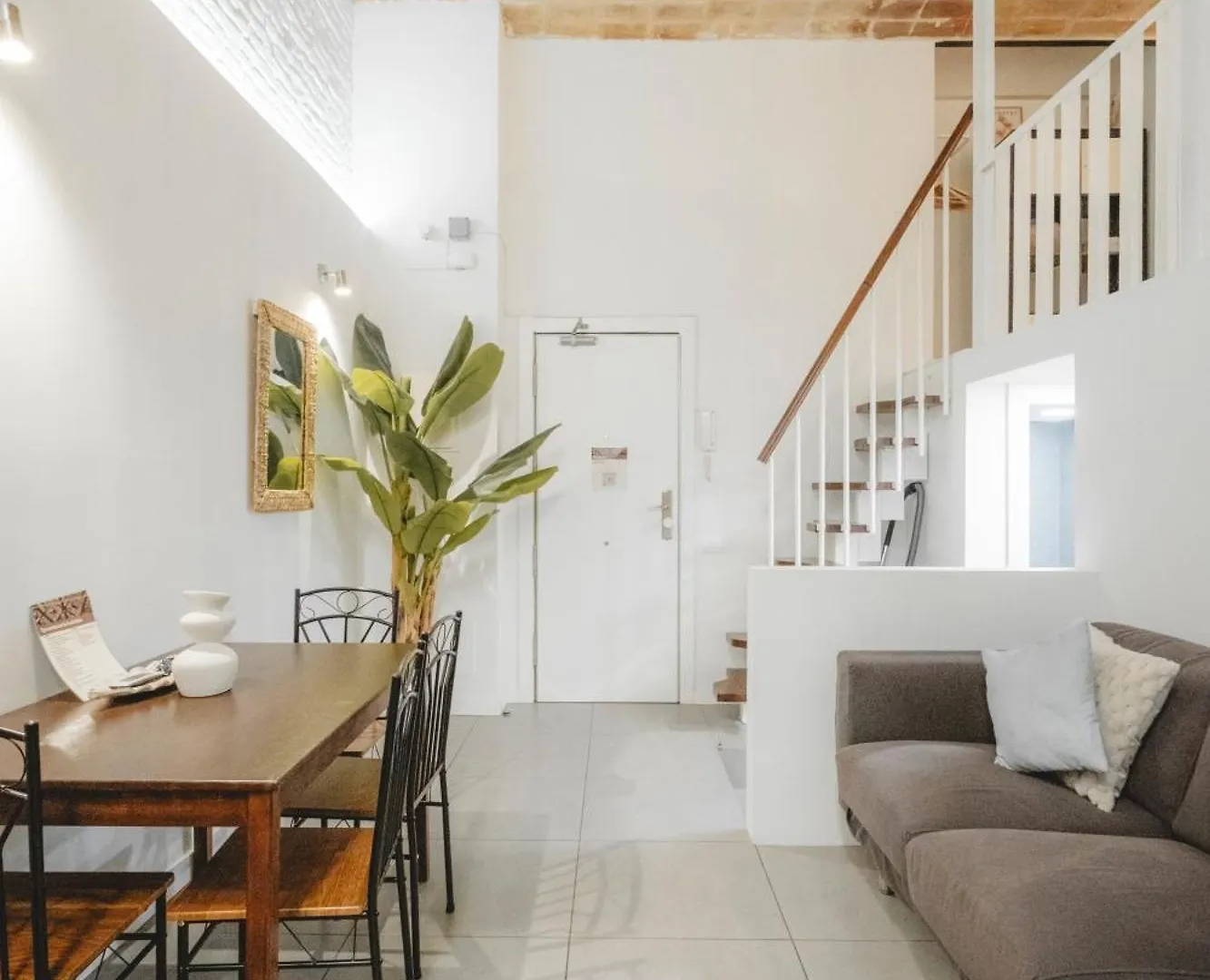 Chic Poble Nou Loft Terrace & Close To The Beach contacts